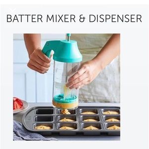 Pampered chef Batter Mixer and Dispencer